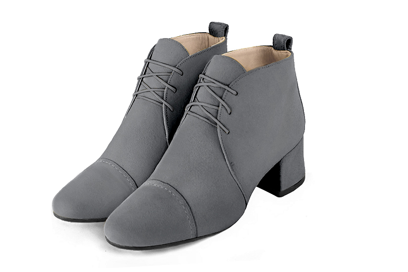 Dove grey women's ankle boots with laces at the front. Round toe. Low flare heels. Front view - Florence KOOIJMAN